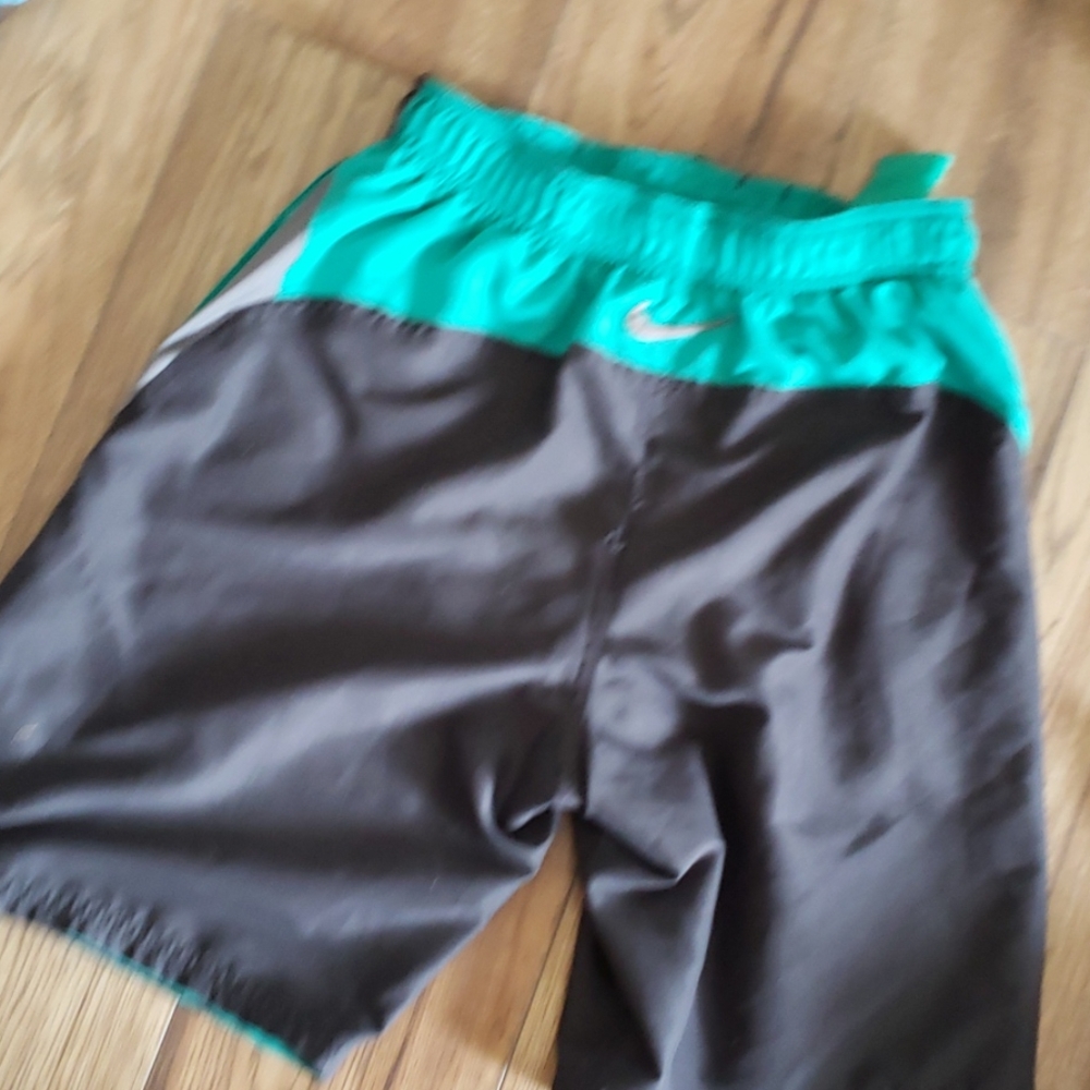 Shorts - Picture 2 of 3